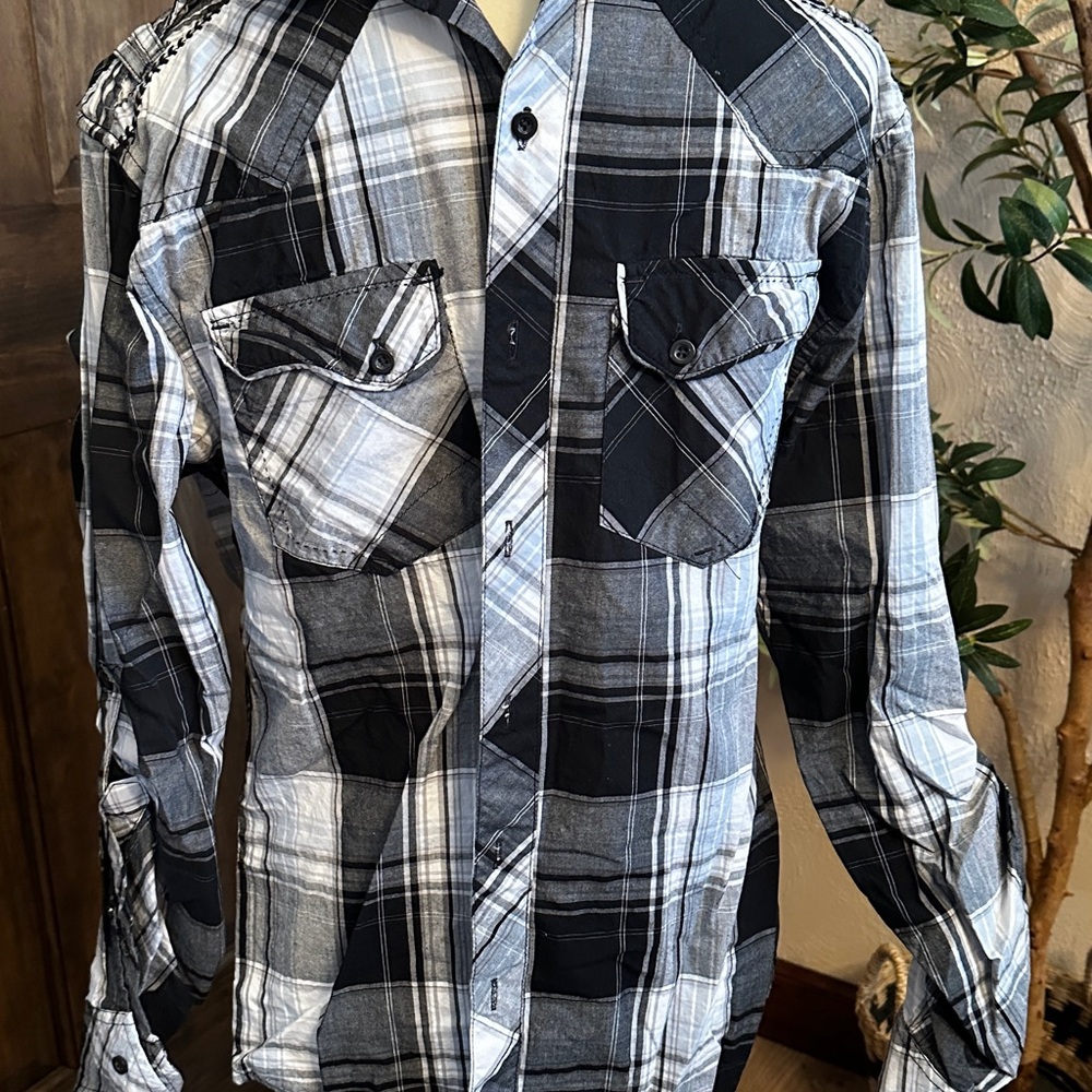 CJ Black Mens Long Sleeve plaid button-down shirt in black/ grey, size medium